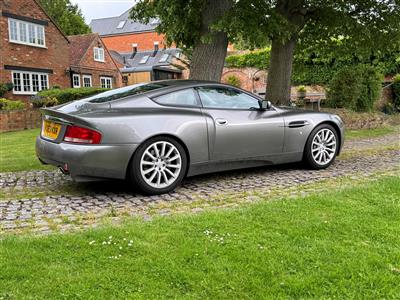 Aston Martin+Vanquish