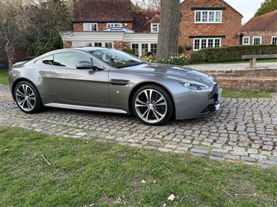 Aston Martin+V12 Vantage