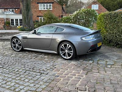 Aston Martin+V12 Vantage