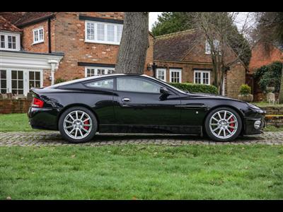 Aston Martin+Vanquish