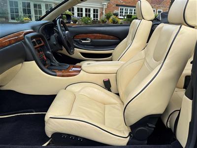Aston Martin+DB7