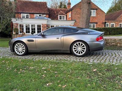 Aston Martin+Vanquish