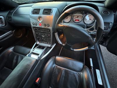 Aston Martin+Vanquish