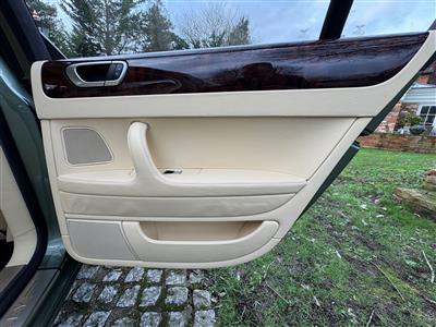 Bentley+Continental Flying Spur