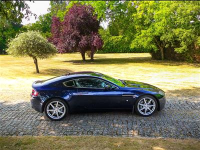 Aston Martin+AM Vantage