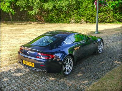 Aston Martin+AM Vantage